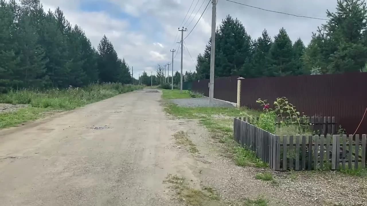 Здесь уже живут и строят свой дом