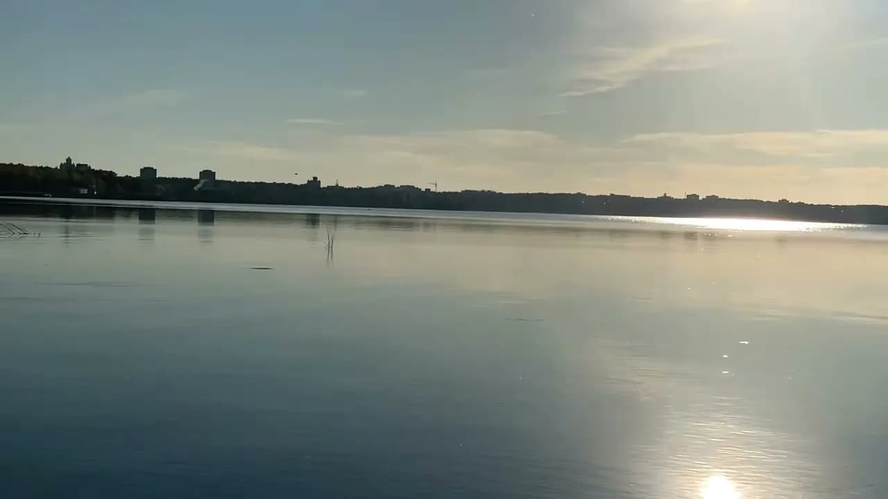 Озеро Синара: золотая осень у воды